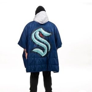 Poler Seattle Kraken Reversible Poncho and Blanket NWT